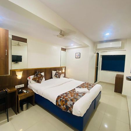 Hotel Vashi Inn Нави Мумбаи Экстерьер фото