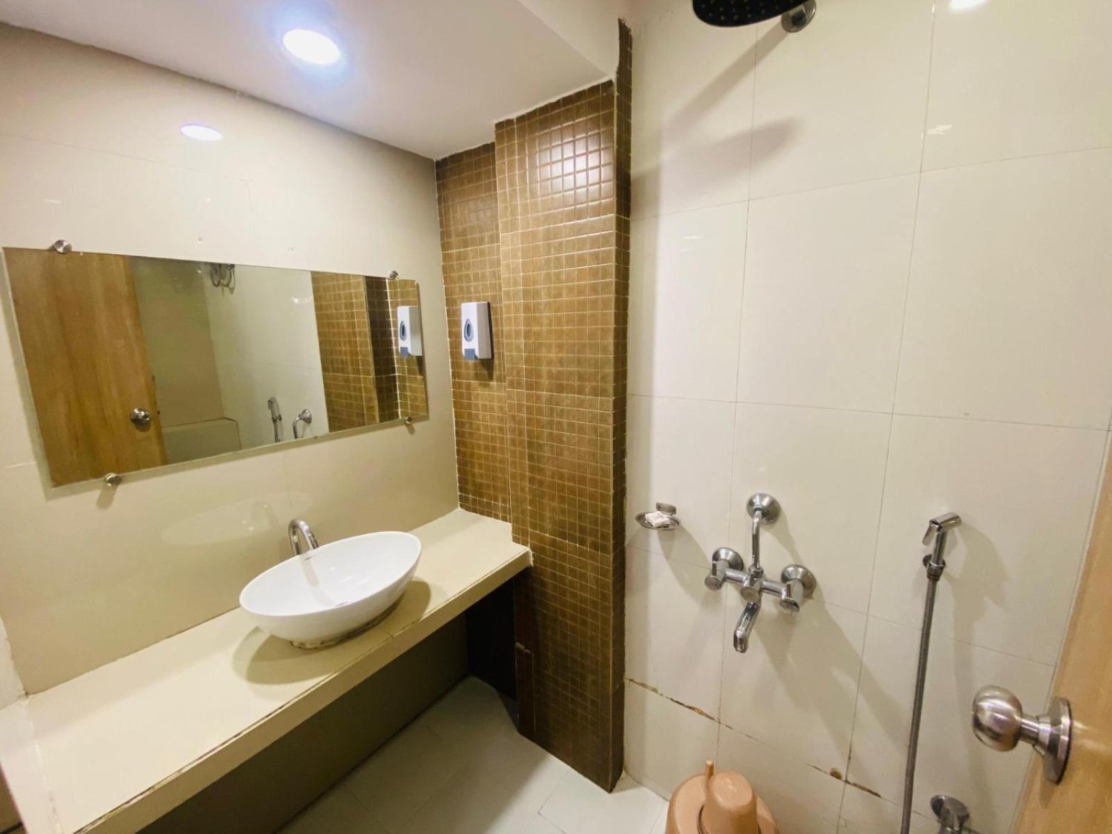 Hotel Vashi Inn Нави Мумбаи Экстерьер фото