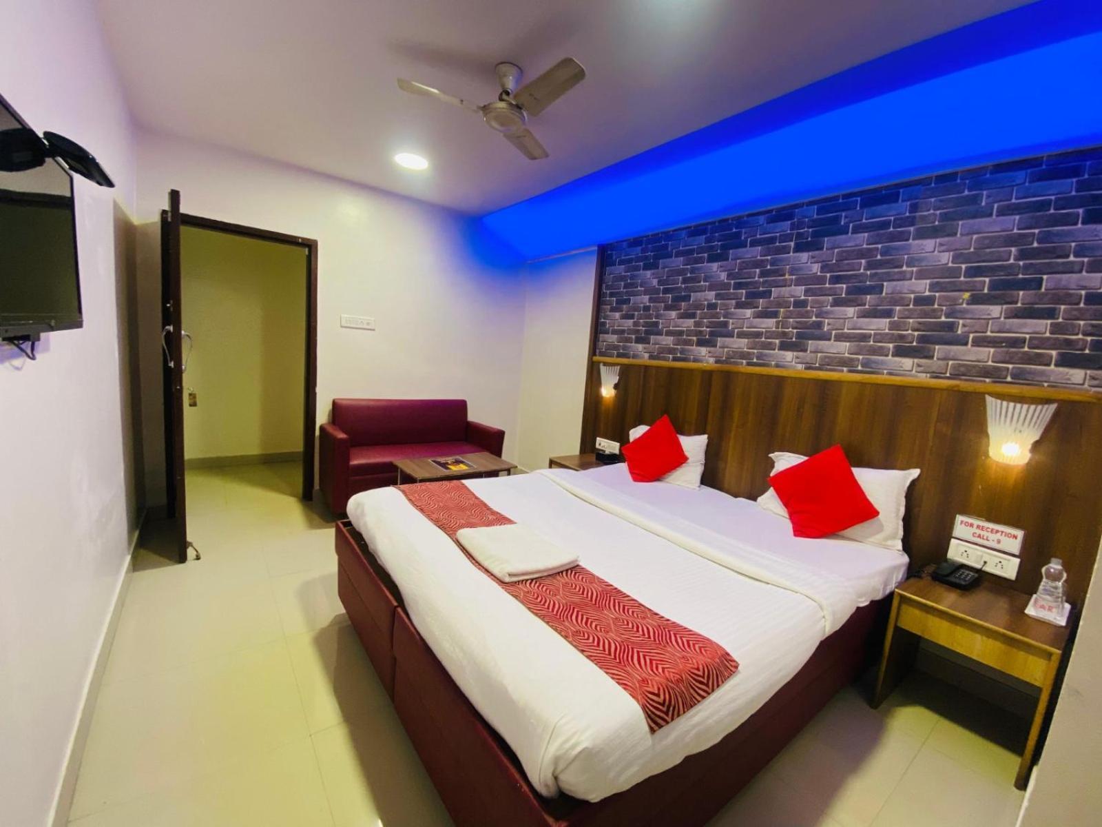 Hotel Vashi Inn Нави Мумбаи Экстерьер фото